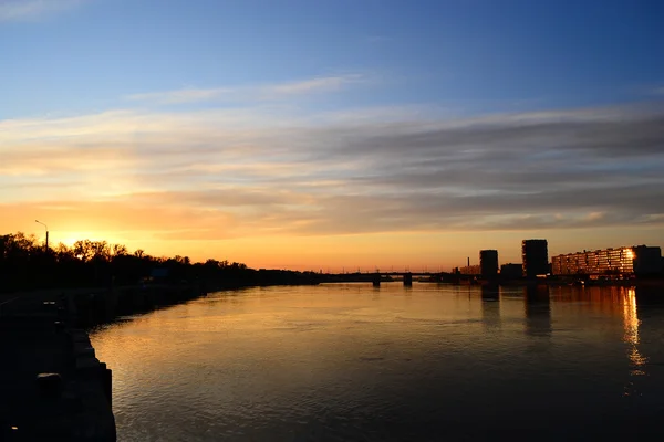 Vue de la rivière Neva à Saint-Pétersbourg . — Photo