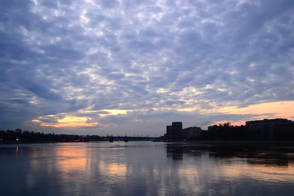 Вид на реку Неву в Санкт-Петербурге . — стоковое фото