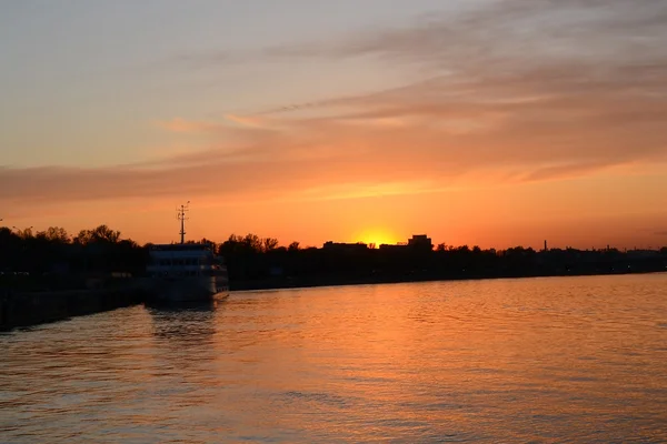 Перегляд річки Нева, в Санкт-Петербурзі. — стокове фото