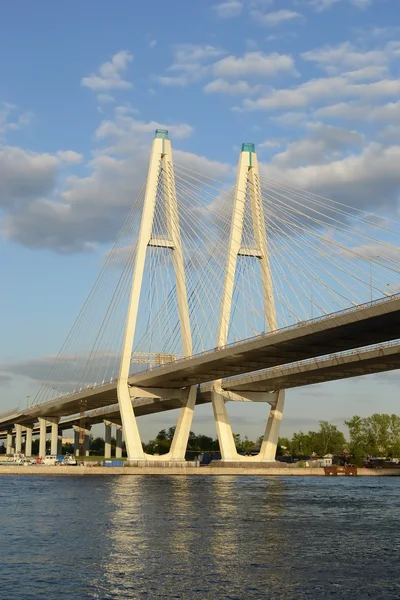 Puente Cable-Stayed en San Petersburgo. — Foto de Stock