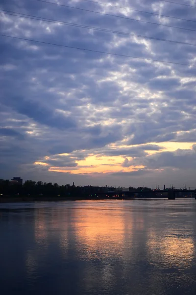 Vista del río Neva en San Petersburgo . Imágenes De Stock Sin Royalties Gratis