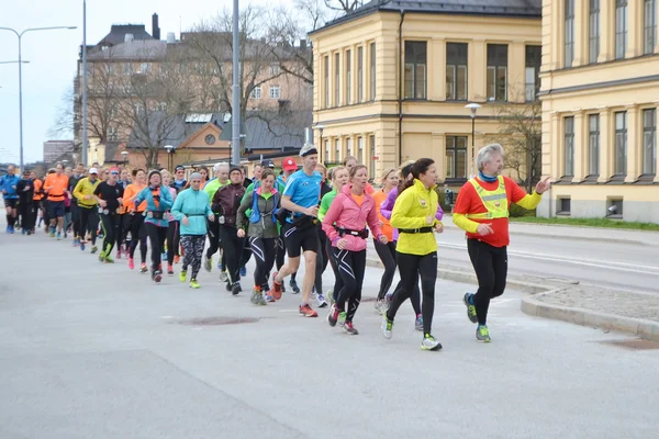 Stor grupp av löpare i Stockholm. — Stockfoto