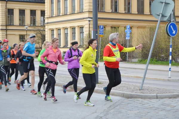 Stor grupp av löpare i Stockholm. — Stockfoto