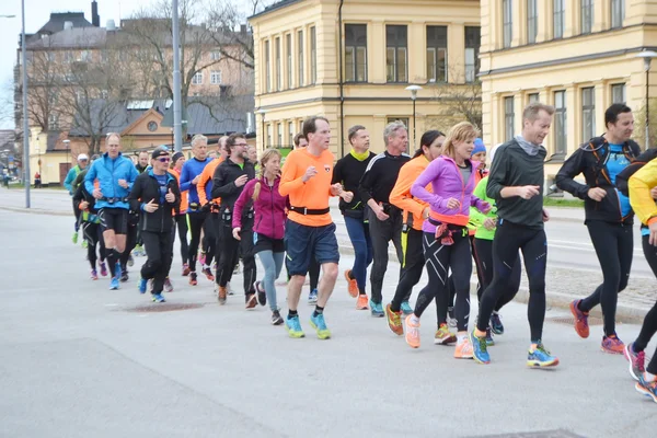 Stor grupp av löpare i Stockholm. — Stockfoto