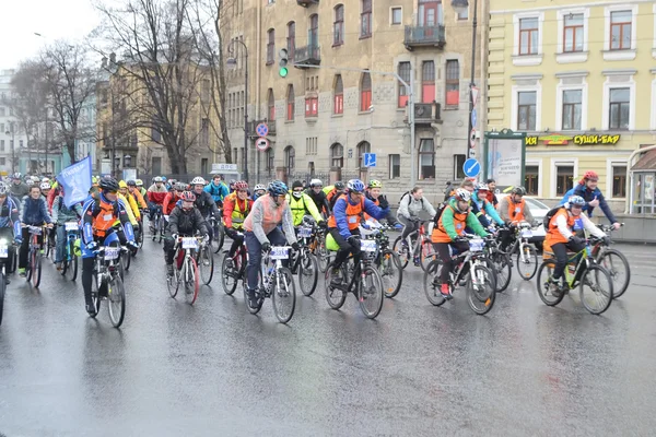 Cykellopp på gatan i st.petersburg. — Stockfoto