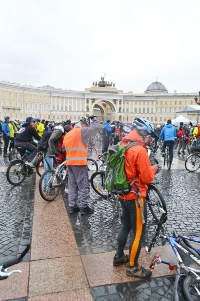 Avsluta cykling på torget i st.petersburg. — Stockfoto