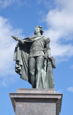 Kral Gustaf 3 bronz heykeli.