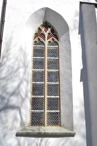 Janela da Catedral da Cúpula em Tallinn . — Fotografia de Stock