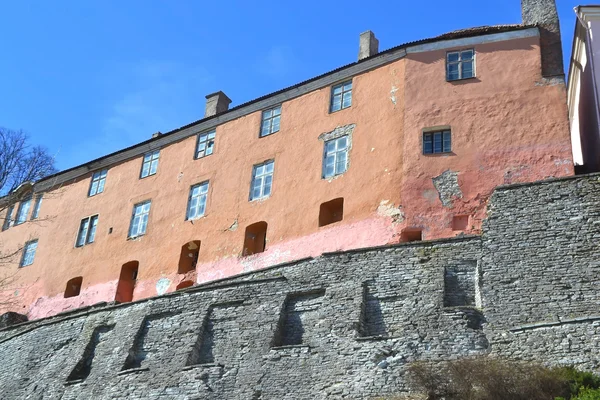 Muro da fortaleza em Tallinn . — Fotografia de Stock