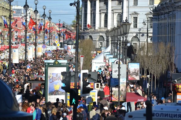 Spectators Victory Parade on Nevsky Prospect. — Stock Photo, Image