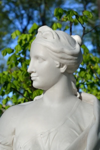 La estatua de una mujer . —  Fotos de Stock