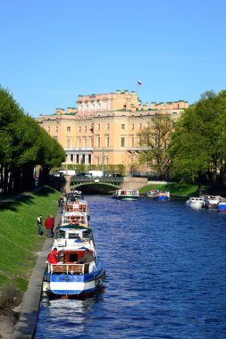 Griboyedov kanal ve Mikhailovsky Kalesi (mühendisler Kalesi).