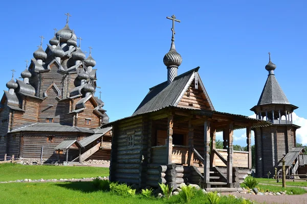 The complex "Manor Bogoslovka" in the style of Russian wooden architecture. — Stock Photo, Image