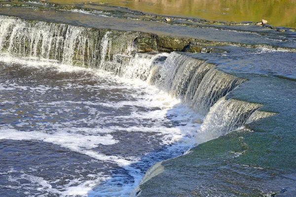 Pequena cachoeira. — Fotografia de Stock