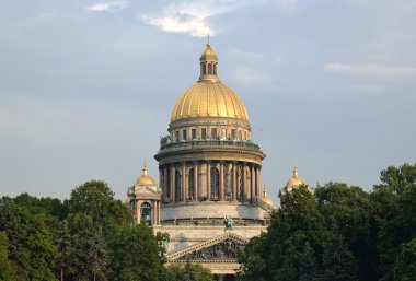 Aziz Isaac Katedrali.