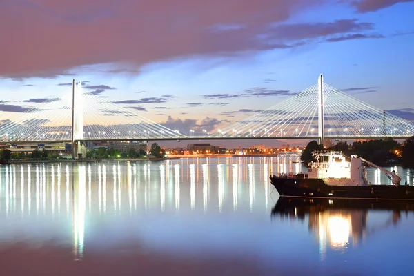 Kabel bleef brug bij nacht. — Stockfoto