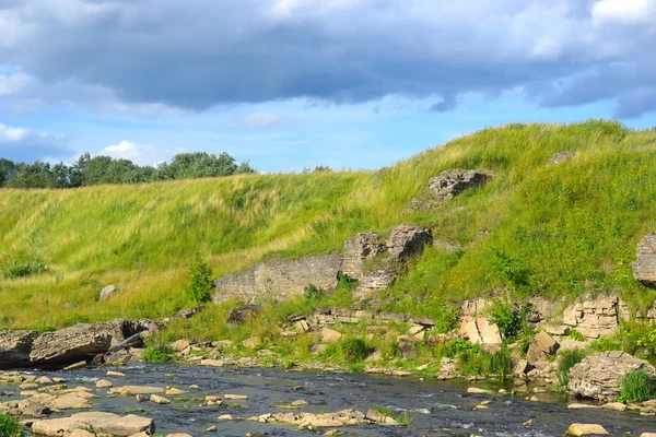 Uitzicht op de rivier tosna. — Stockfoto