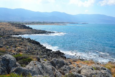 Dağlar ve Ege deniz kıyıları.