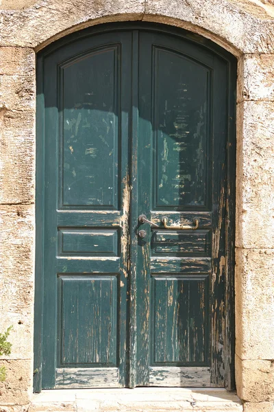 Porta di un vecchio edificio a Malia . — Foto Stock