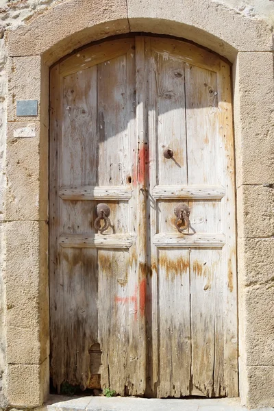 マリアにある古い建物のドア. — ストック写真