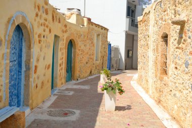 Malia eski kısmında dar sokak.