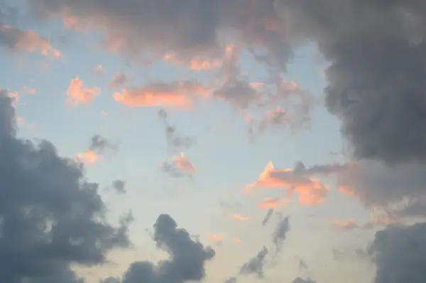 Nubes al atardecer . —  Fotos de Stock