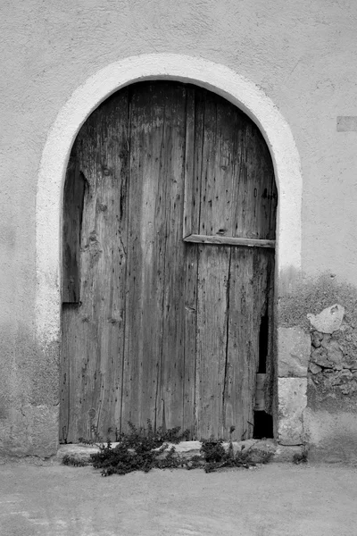 Porta de um edifício antigo em Malia . — Fotografia de Stock