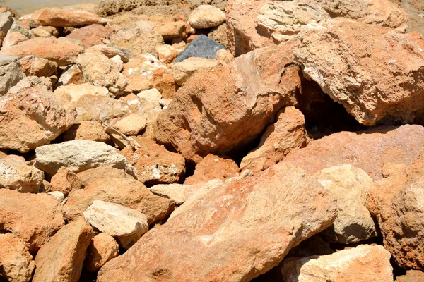 Wapienne skały na wybrzeżu Morza Egejskiego. — Zdjęcie stockowe