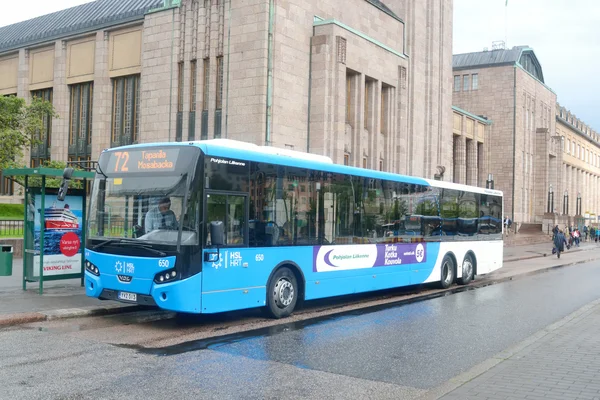 Bus op straat van Helsinki, Finland. — Stockfoto