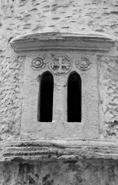 Janela da igreja velha em Malia . — Fotografia de Stock