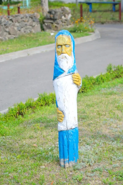 ストリン町の路上で木彫. — ストック写真