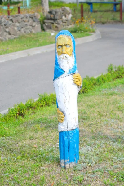 Holzskulptur auf der Straße der Stadt Stolin. — Stockfoto