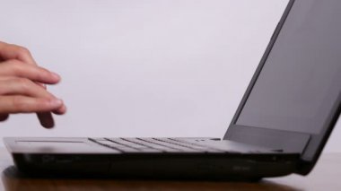 Dizüstü bilgisayarı kapatma ve işi bitirme