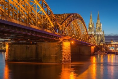 Köprü ve Köln Dom 