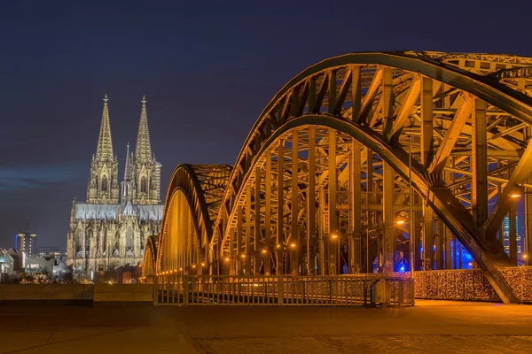 Köprü ve Köln Dom — Stok fotoğraf