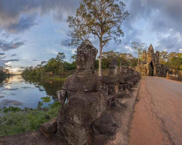 Reuzen in Angkor Thom — Stockfoto