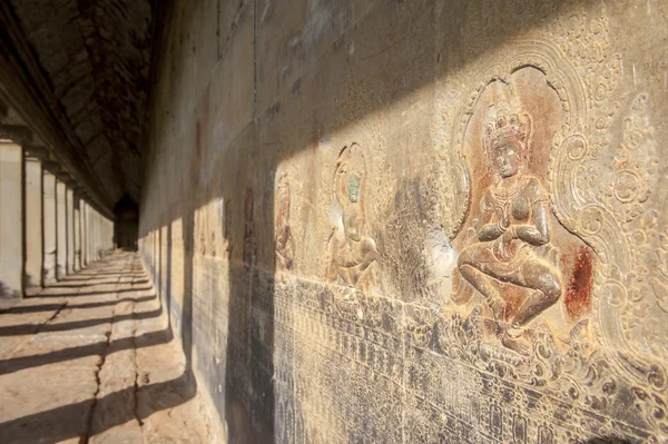 Ancient corridor at Angkor Wat — Stock Photo, Image