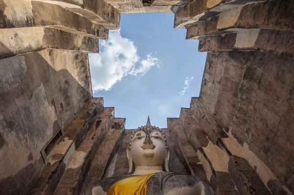 Le grand Bouddha, dans le temple Sri Chum — Photo