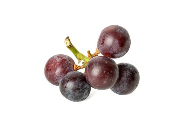 Taze Kyoto üzümünün yüksek çözünürlüklü fotoğrafı beyaz üzerine izole edilmiş, yüksek çözünürlüklü 45MP kamerayla çekilmiş.