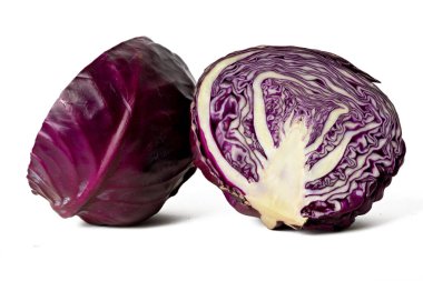 Yüksek çözünürlüklü yüksek çözünürlüklü mor lahana fotoğrafı beyaz üzerine izole edilmiş, yüksek çözünürlüklü 45MP kamerayla çekilmiş.