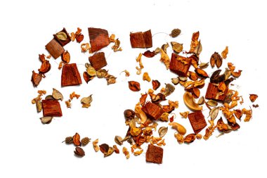 Yüksek çözünürlüklü kokulu çiçeklerin fotoğrafı beyaz üzerine izole edilmiş, yüksek çözünürlüklü 45MP kamerayla çekilmiş.