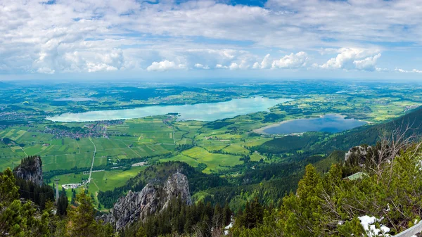 Landskap med sjön Forggensee Bayern och byar — Stockfoto