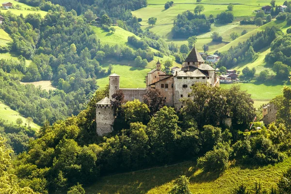 Mittelalterliche Burg von Presule — Stockfoto