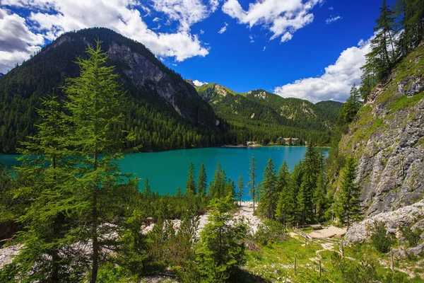 Braies jezera v Itálii — Stock fotografie