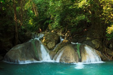 Erawan şelale