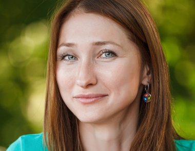 Gülümseyen Kadın