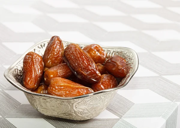 Bowl with dates — Stock Photo, Image