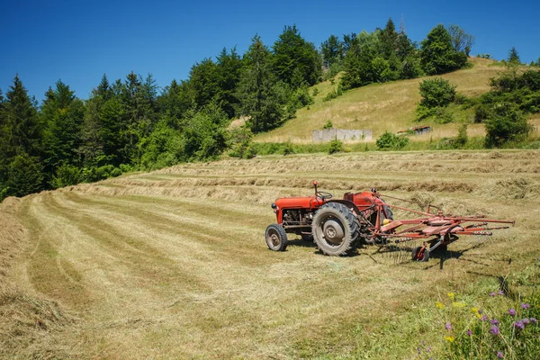 Tracktor on a field — Stock Photo, Image