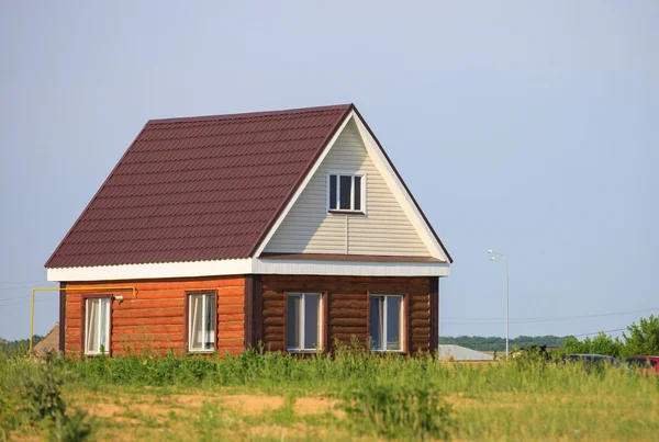 Neues Haus im Feld — Stockfoto