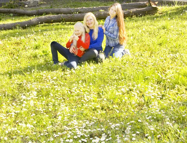 Mother with daughters on meadow — Stock Photo, Image